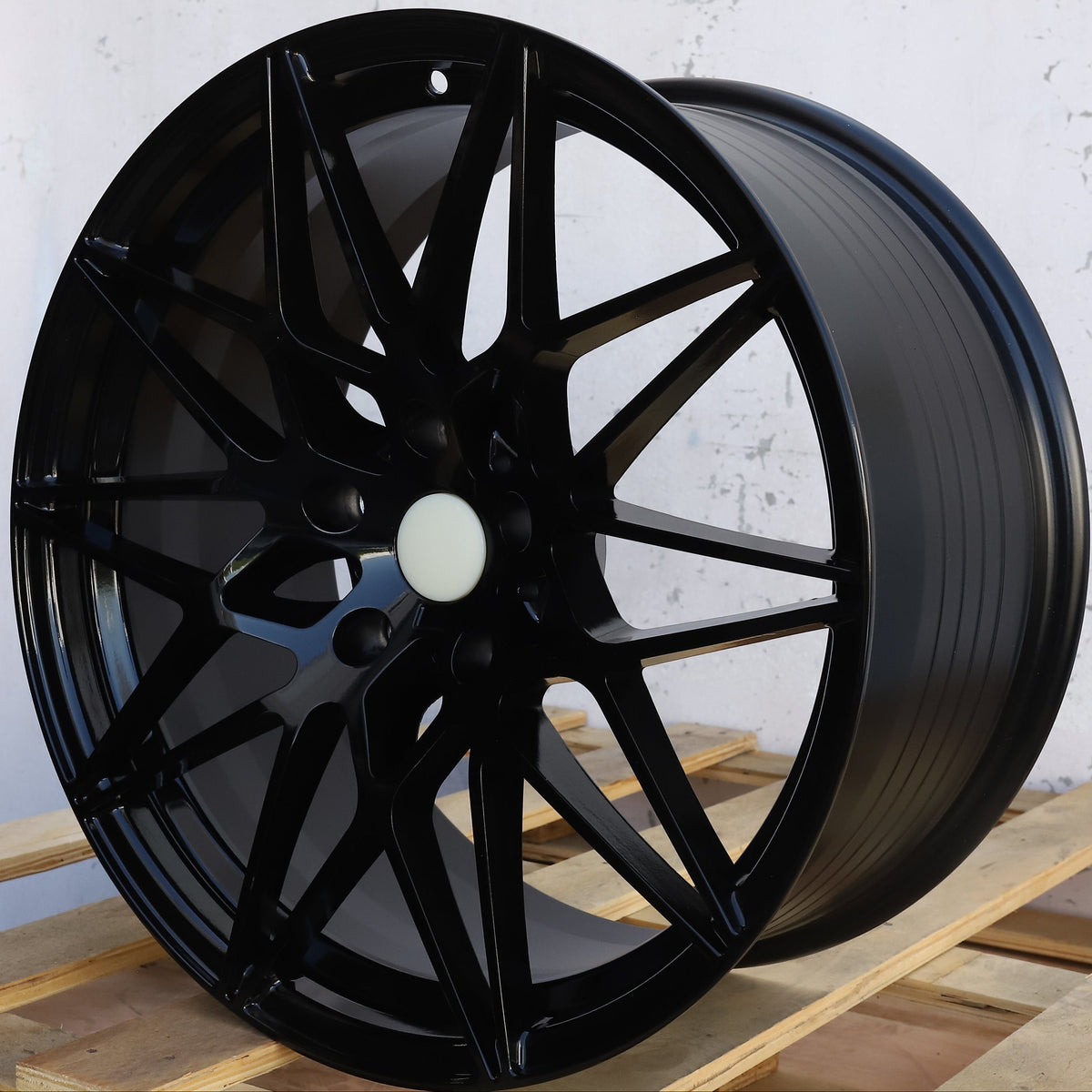 MS10 | Gloss Black wheels