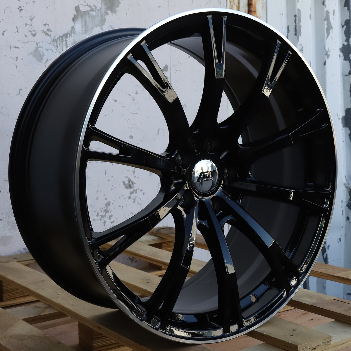 AU03 | Black Machined Lip wheels