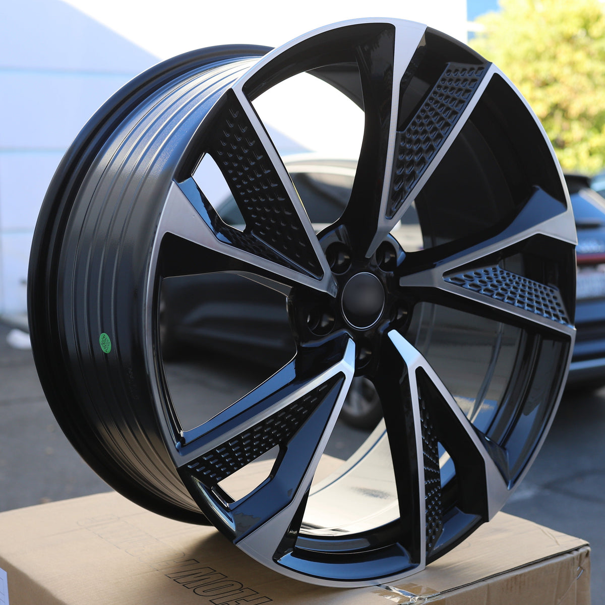 AU04 | Black Machined Face