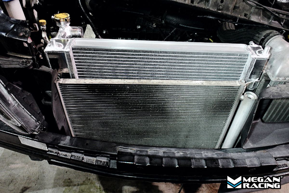 Megan Performance Aluminum Radiator w/ Cap For 2011-2014 Hyundai Sonata 2.0L Turbo YF