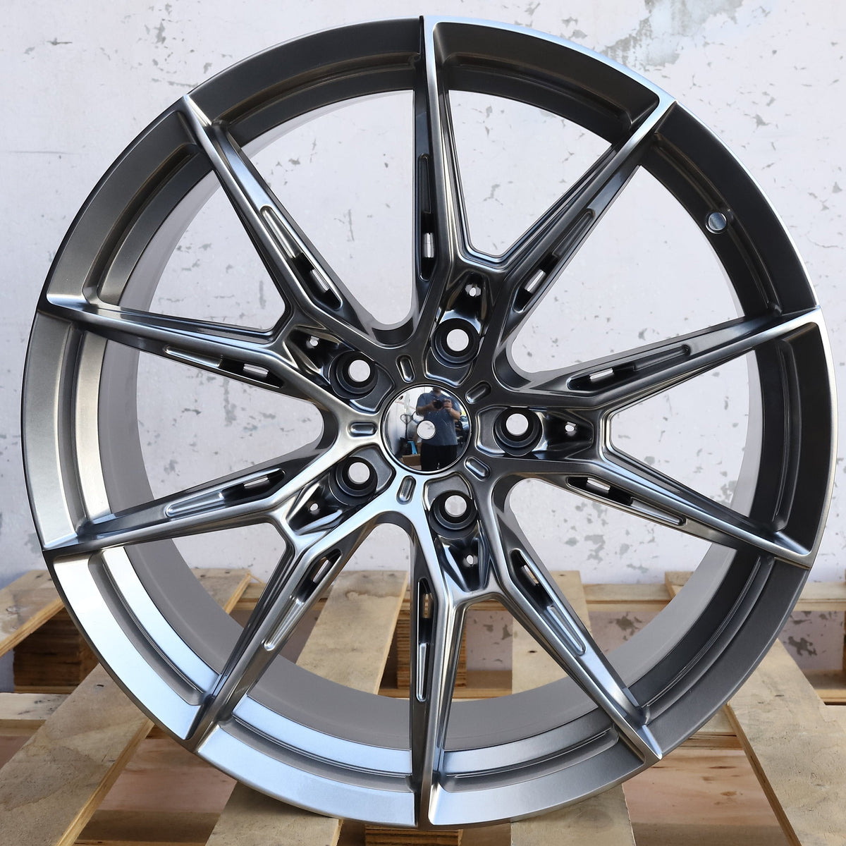 RND-2 | Hyper Black wheels