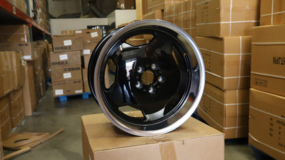 MB02 | Gloss Black Machined Lip