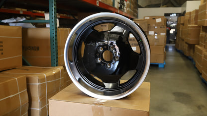 MB02 | Gloss Black Machined Lip