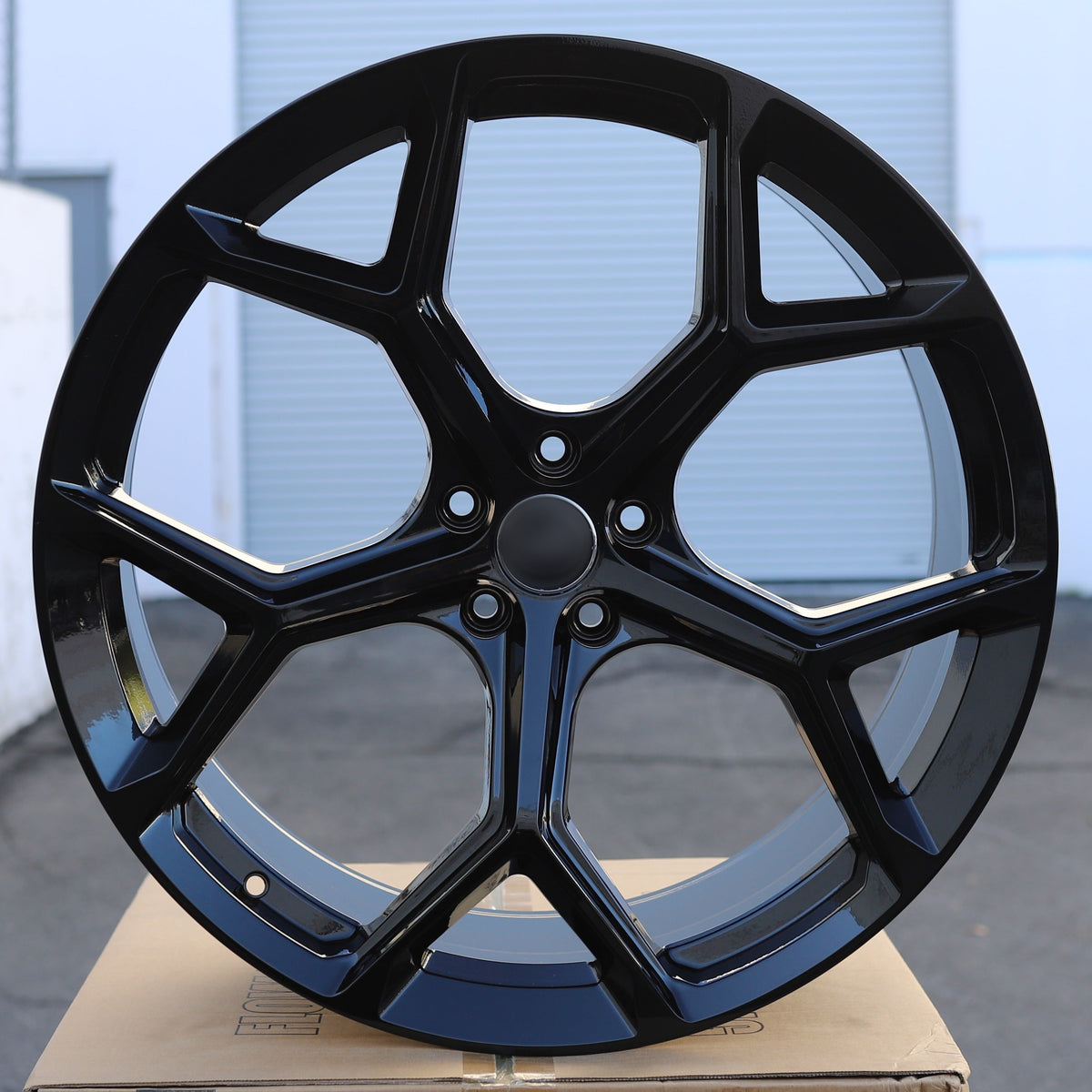 AU01 | Black