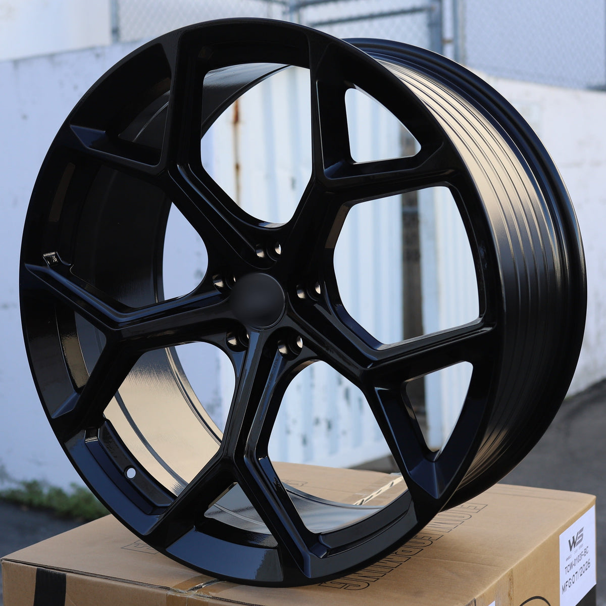 AU01 | Black