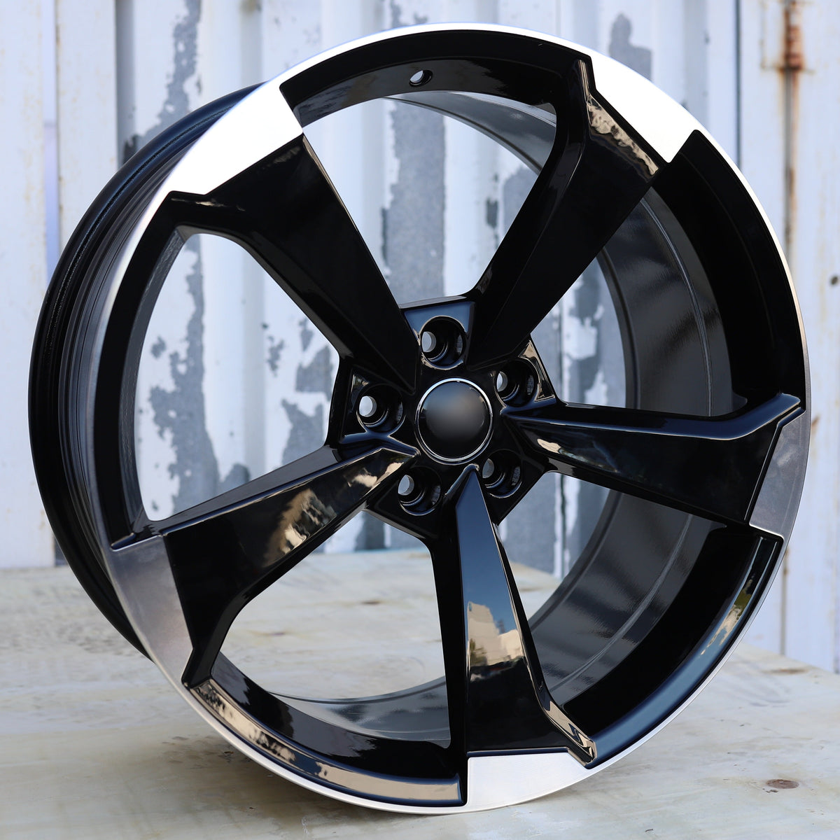 AU05 | Black Machined Face