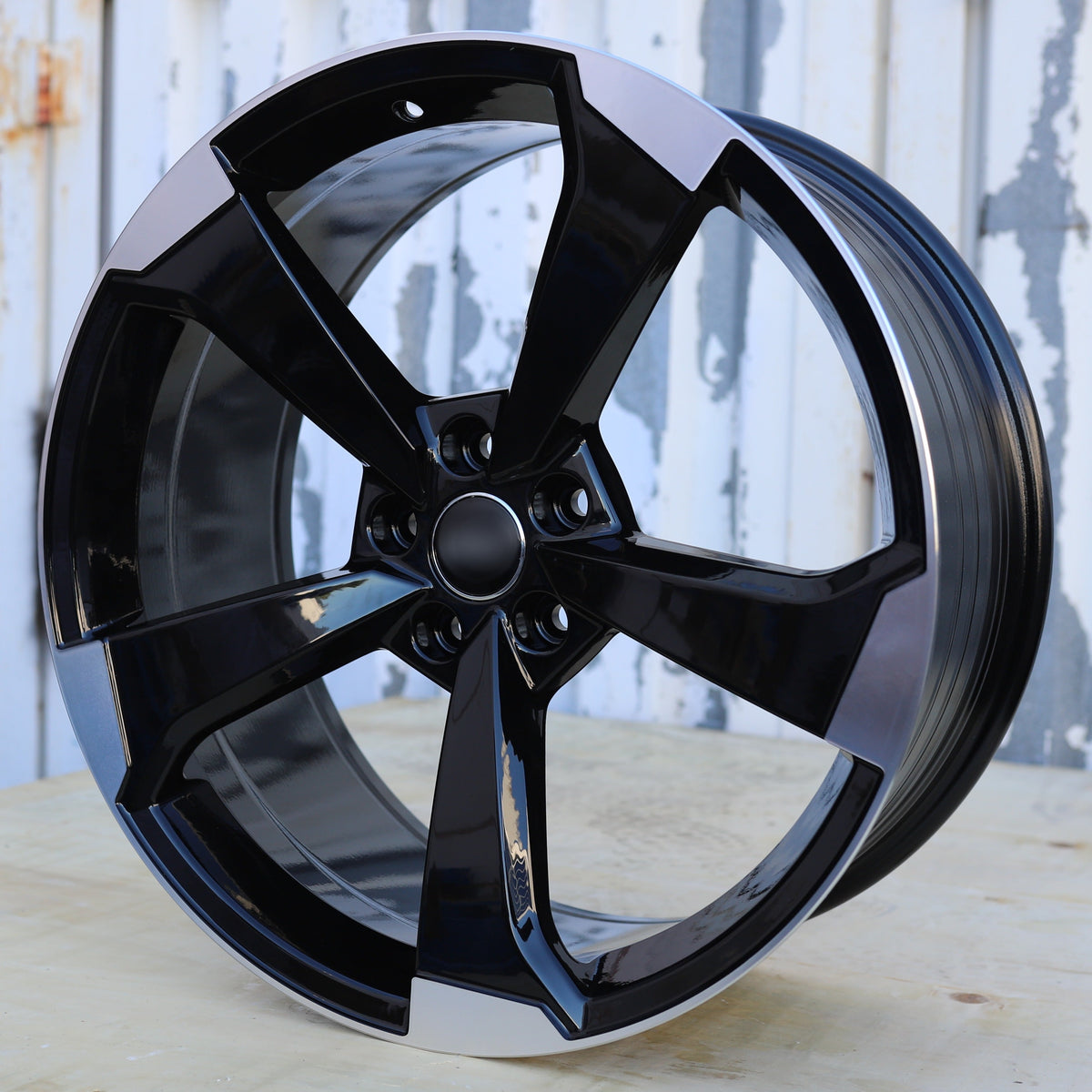 AU05 | Black Machined Face