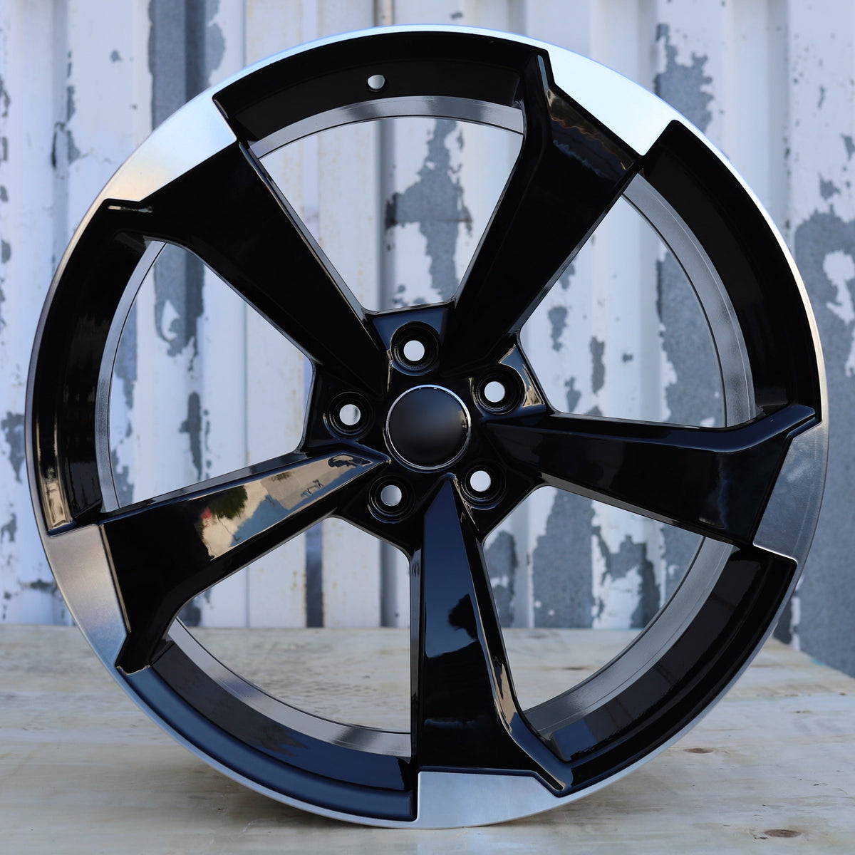 AU05 | Black Machined Face