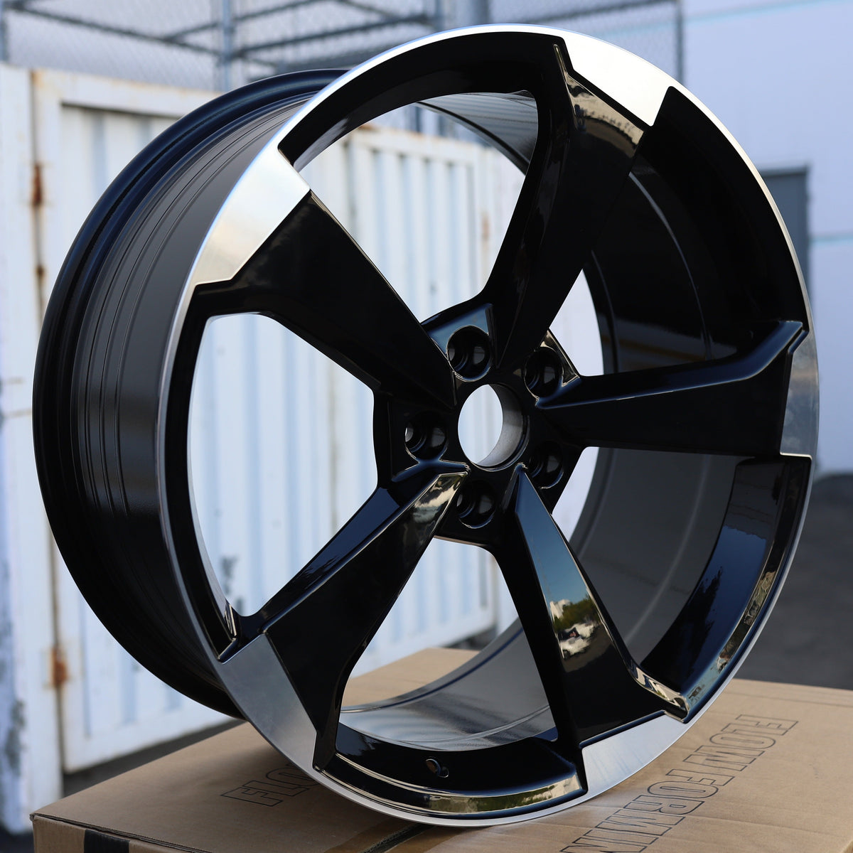 AU02 | Black Machined Face