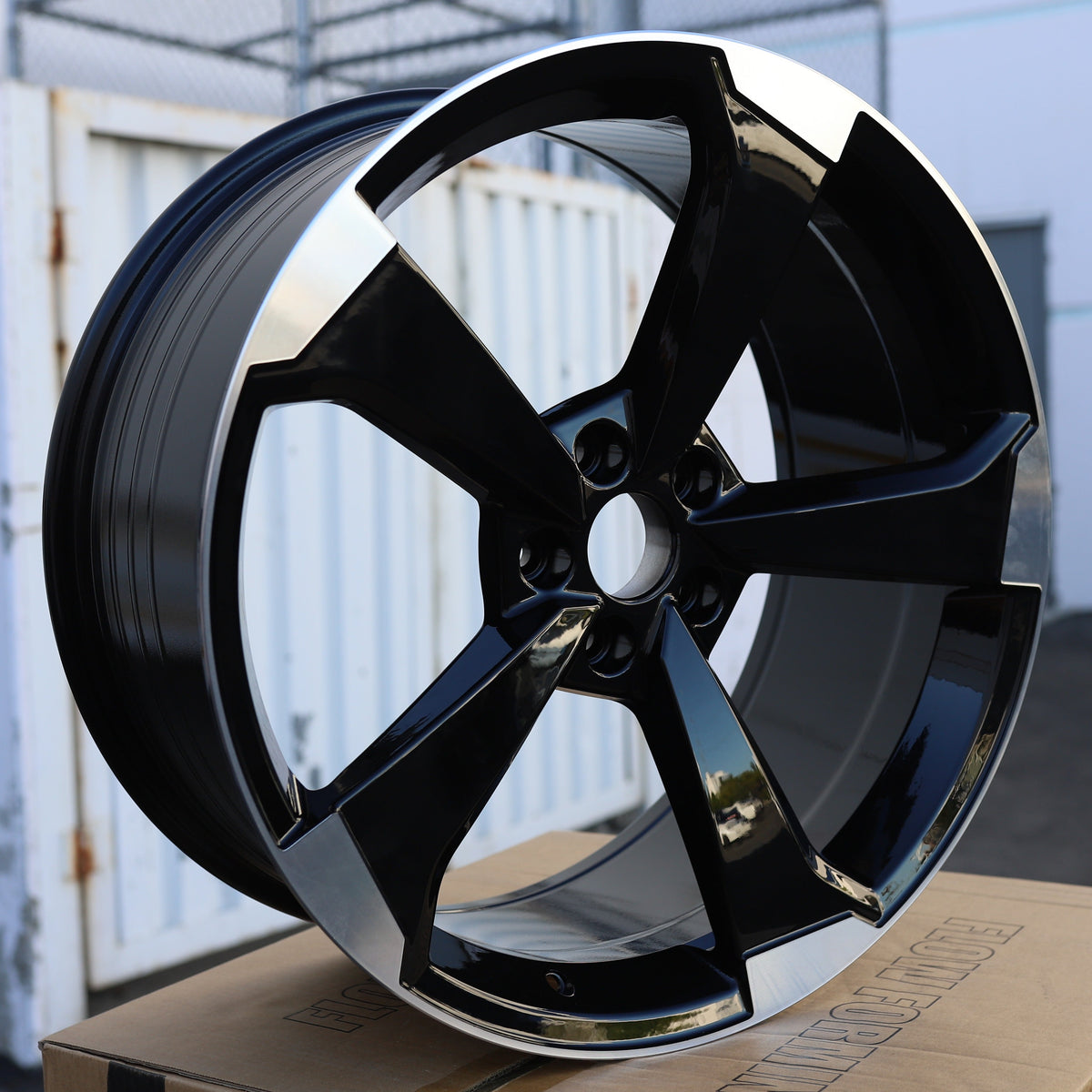 AU02 | Black Machined Face