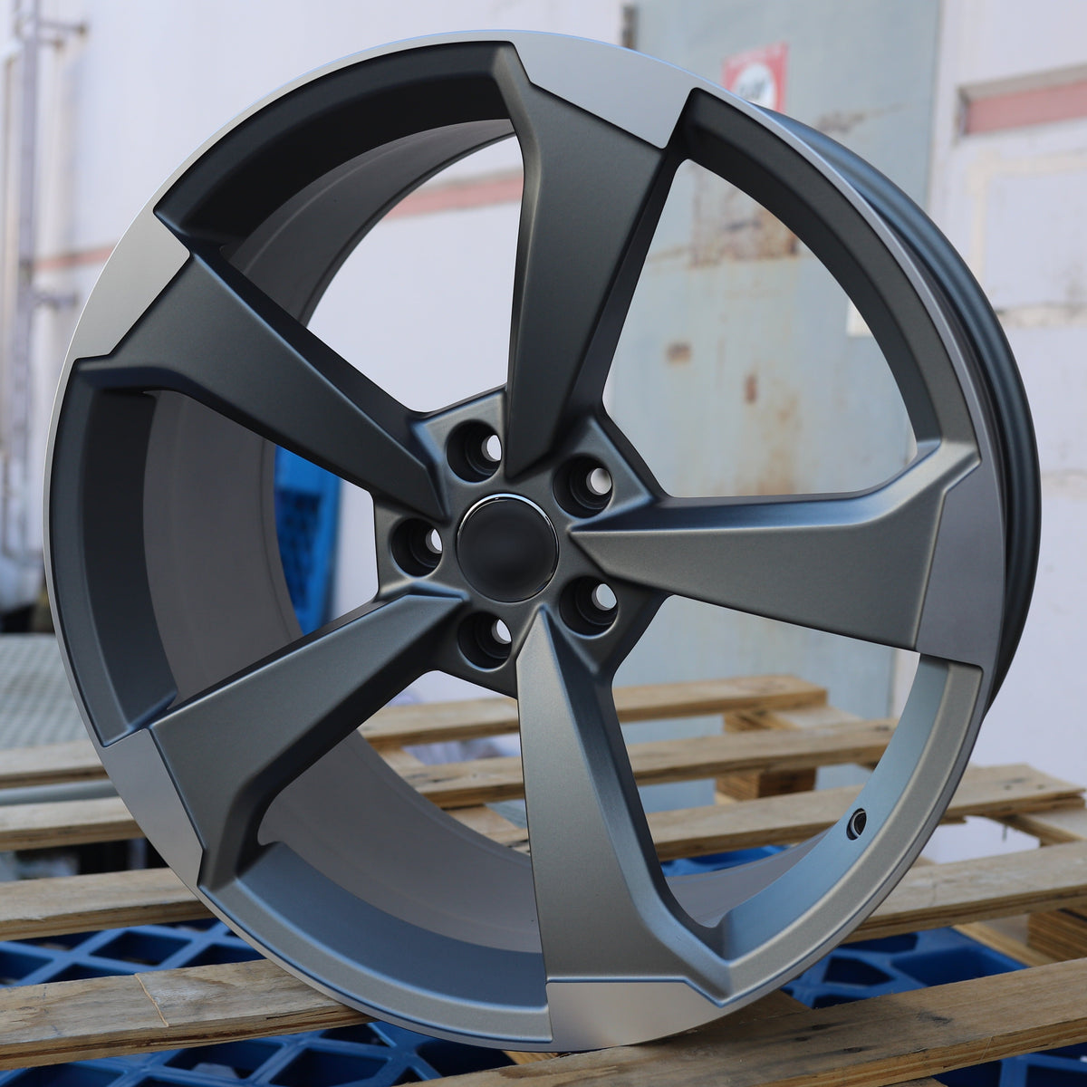 AU02 | Matte Grey Machined Face