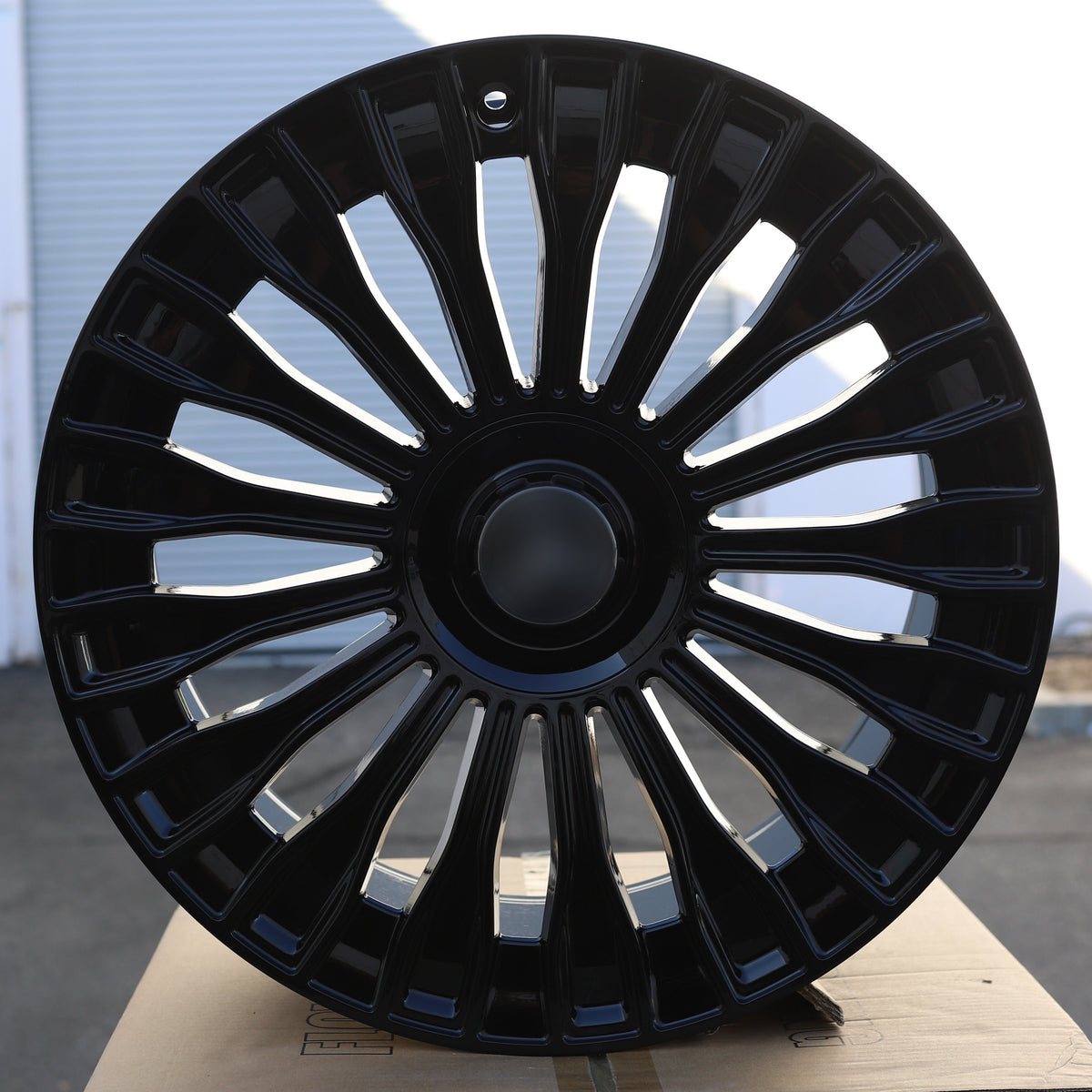 MB08 | Black