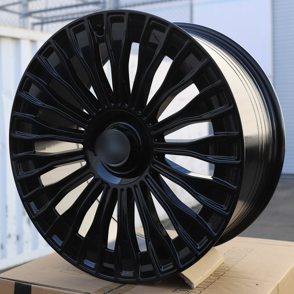 MB08 | Black