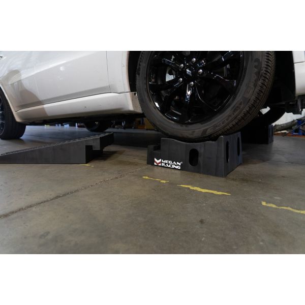 Megan Racing 2PC Composite High Profile Drive-On Car Vehicle Ramp Lifting GVW 16000LB