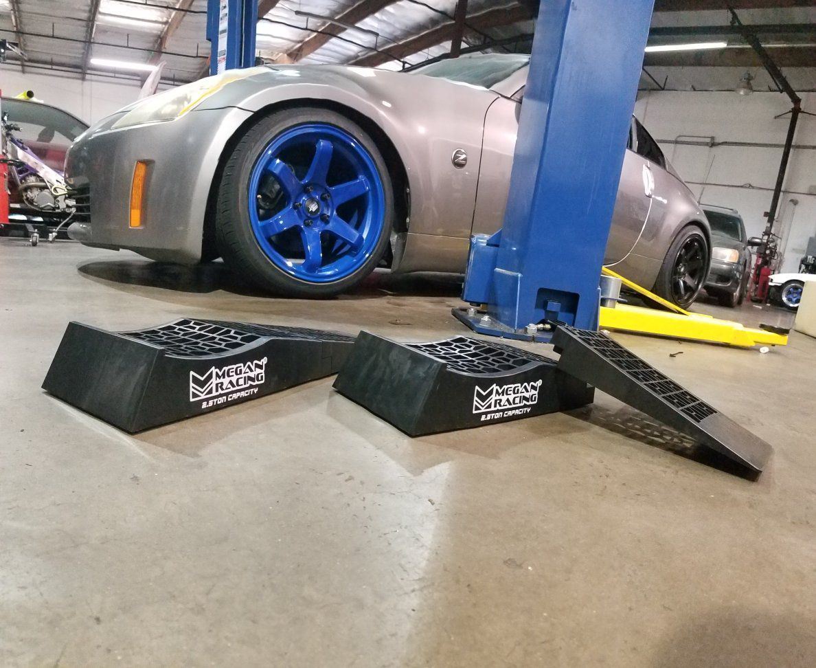 Megan Racing 2PCS Universal Low Profile Drive-On Detachable Auto Service Ramp