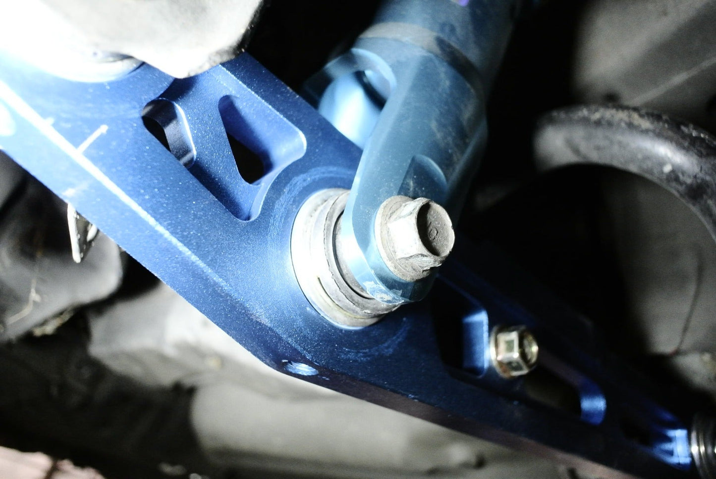 Megan Racing Rear Lower control Arm (Spherical Bushing Equipped) for Acura Integra 94-01 – MRS-HA-HC92-V2